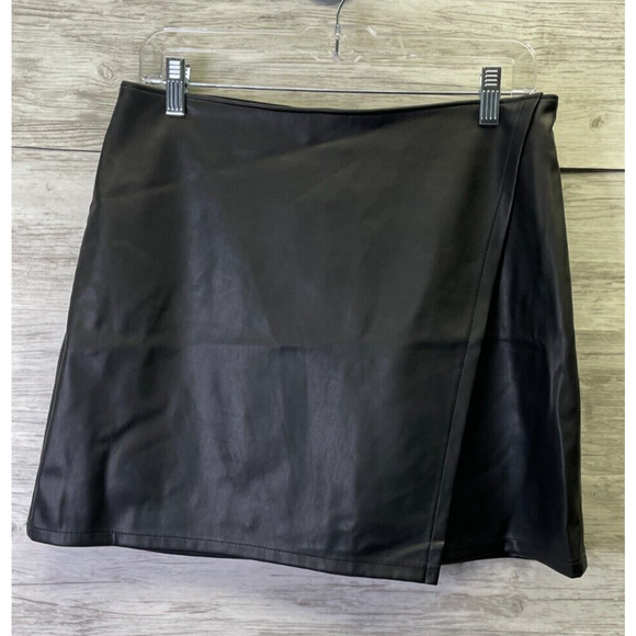 Hollister Skirt Womens L Black Faux Leather Short Mini Size Zip Ultra High Rise - Picture 1 of 11